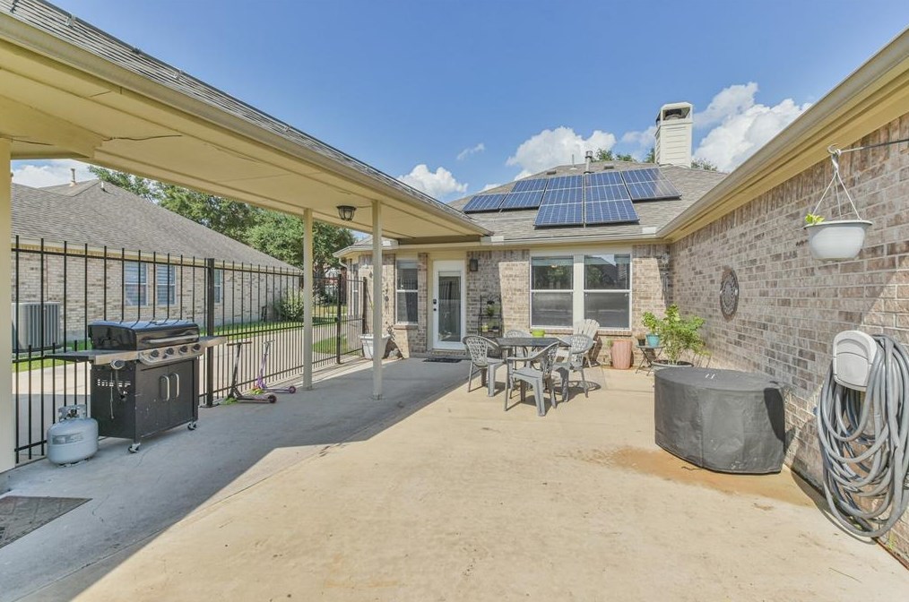 7143 Hot Crk Trce, Humble TX 77346-3097 exterior