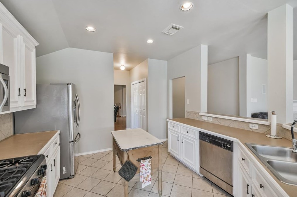 7143 Hot Crk Trce, Humble TX 77346-3097 exterior