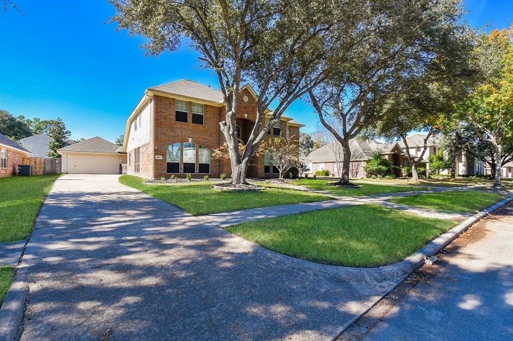 8811 Sunny Ridge Dr, Houston TX  77095-5719 exterior