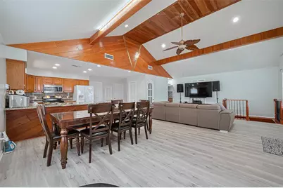 210 Sampan Drive, Tiki Island, TX 77554 - Photo 11