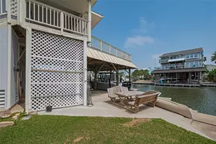 210 Sampan Dr, Tiki Island, TX 77554 - Photo 31