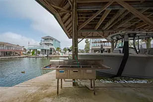 210 Sampan Dr, Tiki Island, TX 77554 - Photo 35