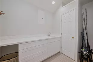 210 Sampan Dr, Tiki Island, TX 77554 - Photo 27