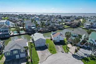 210 Sampan Dr, Tiki Island, TX 77554 - Photo 43