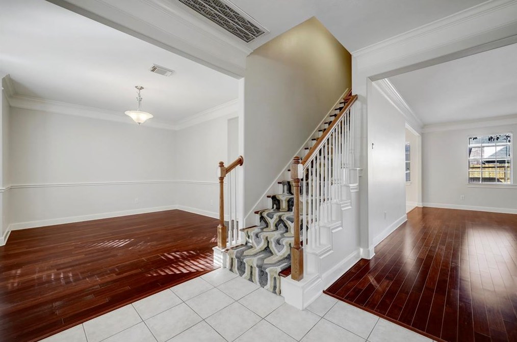 1741 Lakeside Enclave Dr, Houston TX  77077-1690 exterior