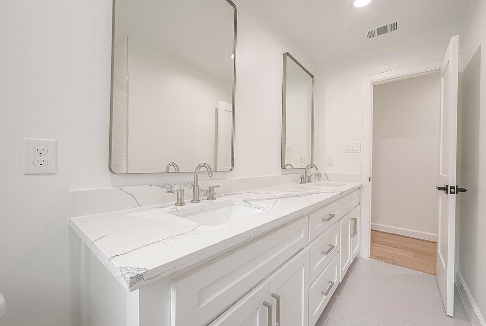 11211 Timberline, Houston TX  77043-3829 exterior