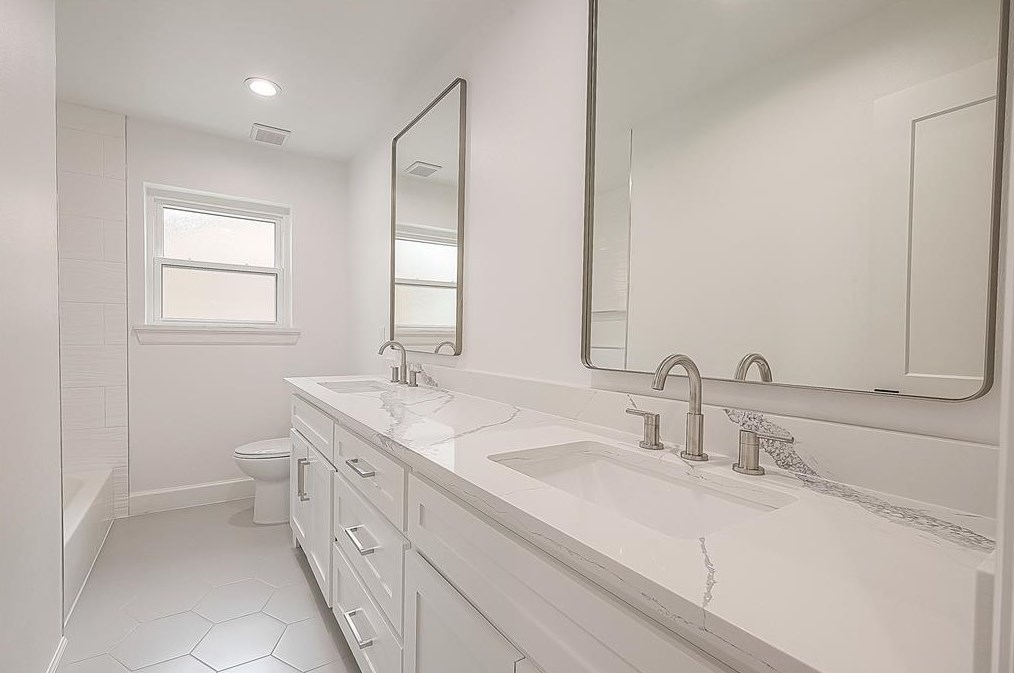11211 Timberline, Houston TX  77043-3829 exterior