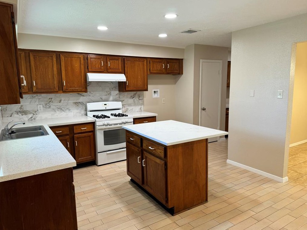479 Seafoam Rd, Houston TX  77598-2604 exterior