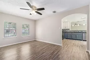 1310 N 7th St, Conroe, TX 77301 - Photo 11