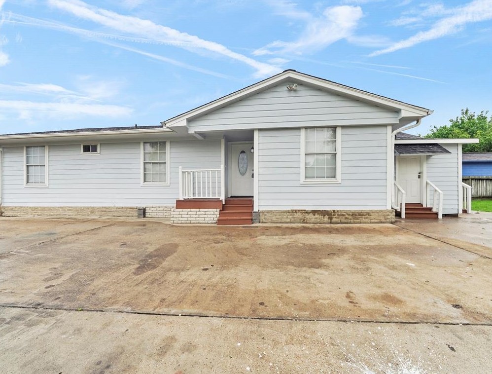 10115 Irvington Blvd, Houston TX  77076-4412 exterior