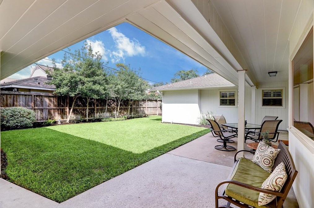 6154 Ella Lee Ln, Houston TX  77057-4402 exterior
