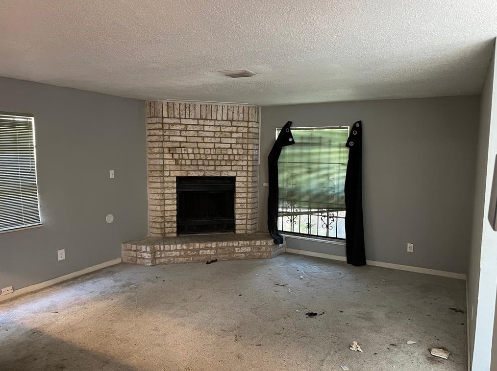 8635 Valley Meadow Dr, Houston TX  77078-3729 exterior