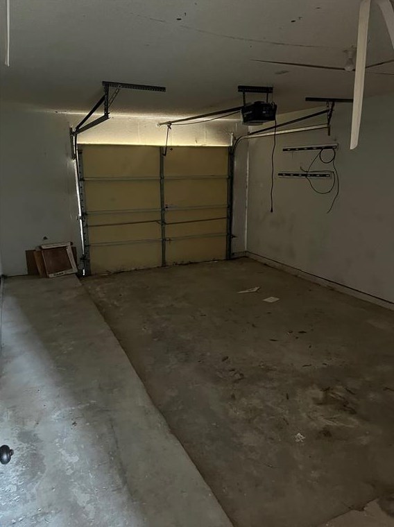 8635 Vly Mdw Dr, Houston TX  77078-3729 exterior