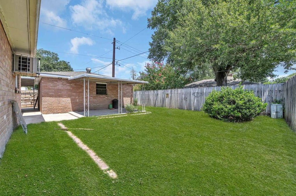 14842 Dogwood Tree St, Houston TX  77060-5038 exterior