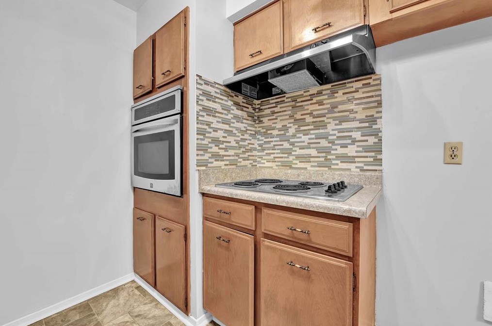 14842 Dogwood Tree St, Houston TX  77060-5038 exterior