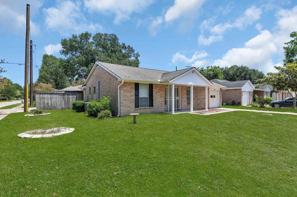 14842 Dogwood Tree St, Houston TX  77060-5038 exterior