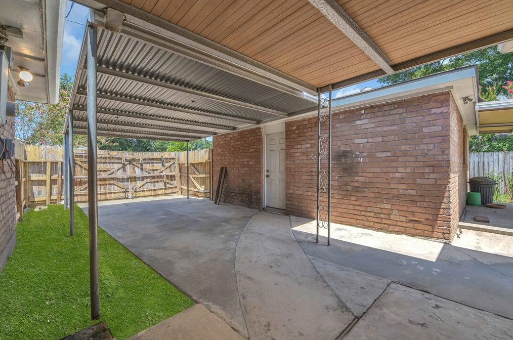 14842 Dogwood Tree St, Houston TX  77060-5038 exterior