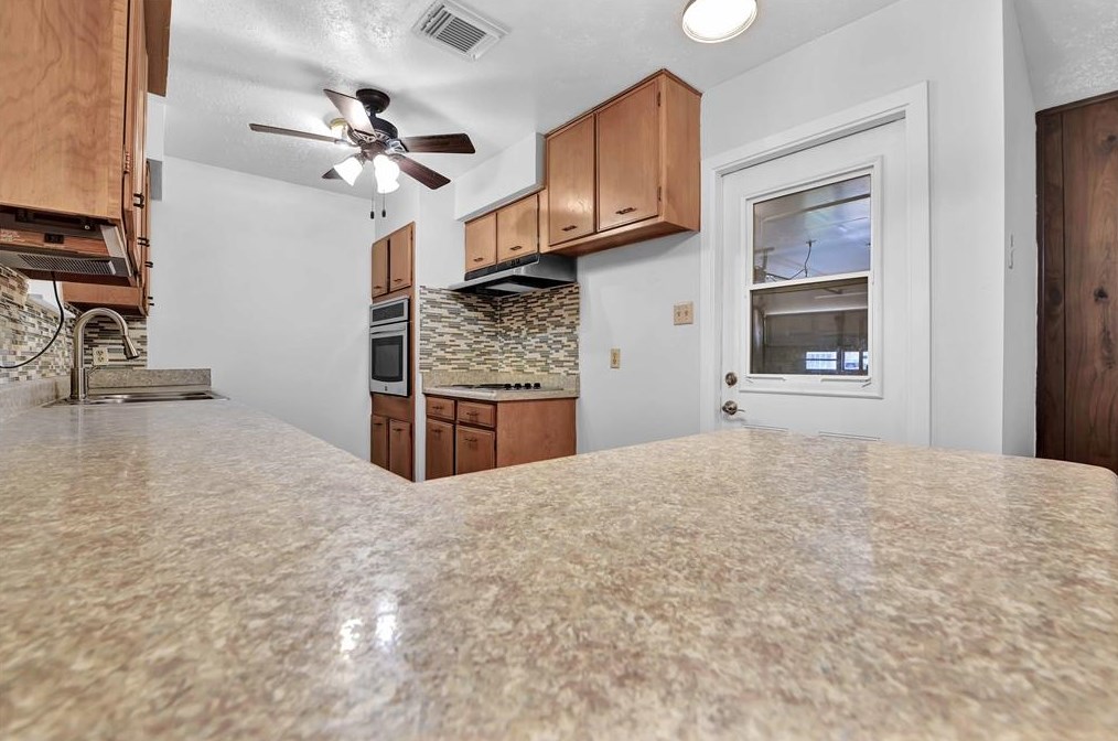 14842 Dogwood Tree St, Houston TX  77060-5038 exterior