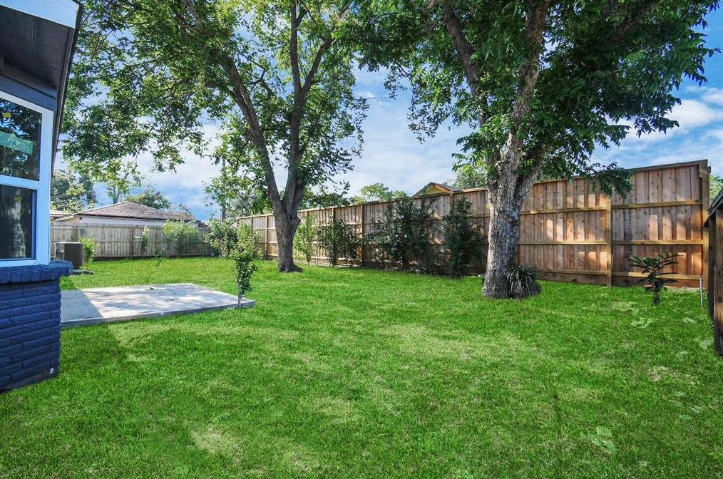 12031 Sharpcrest, Houston TX  77036-6133 exterior