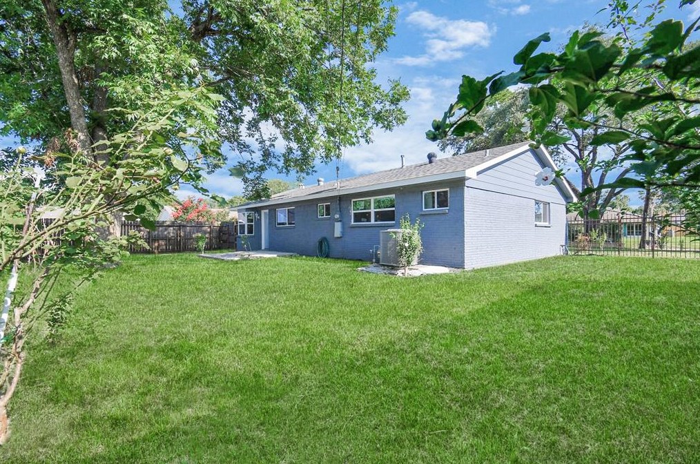 12031 Sharpcrest, Houston TX  77036-6133 exterior