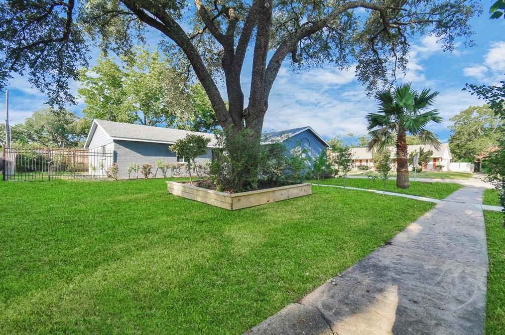 12031 Sharpcrest, Houston TX  77036-6133 exterior