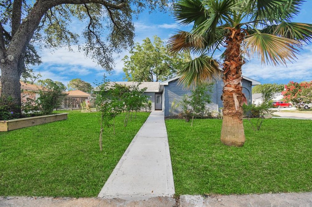 12031 Sharpcrest, Houston TX  77036-6133 exterior