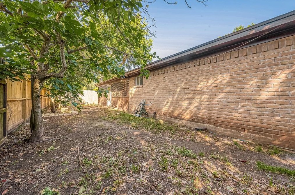 15103 Grv Gdn Dr, Houston TX  exterior