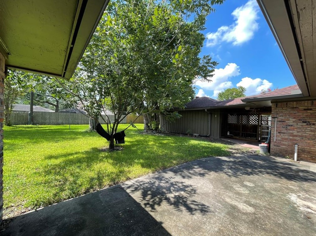 7711 Dashwood Dr, Houston TX  77036-4937 exterior