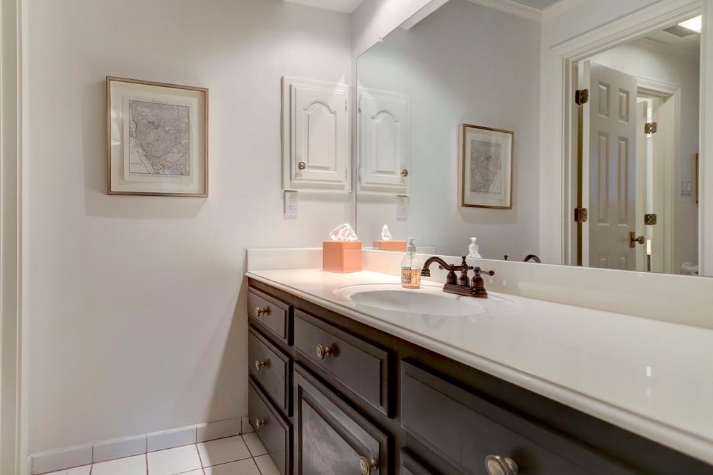 2500 Avalon Pl, Houston TX  77019-5903 exterior