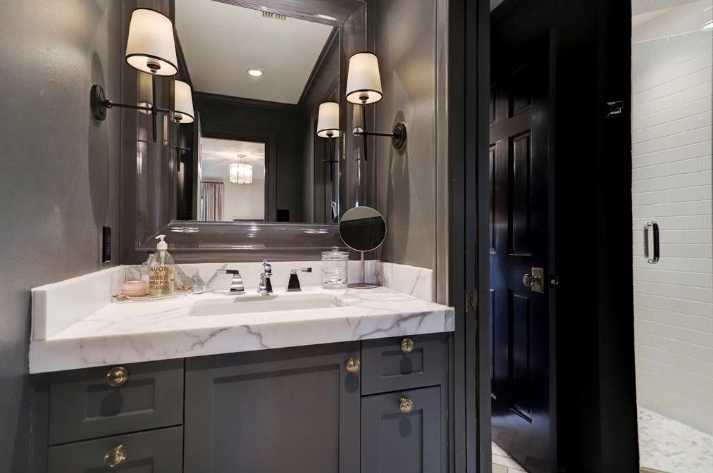 2500 Avalon Pl, Houston TX  77019-5903 exterior