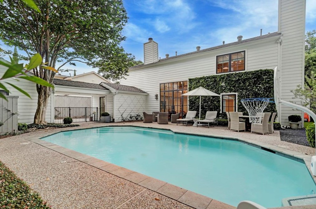 2500 Avalon Pl, Houston TX  77019-5903 exterior