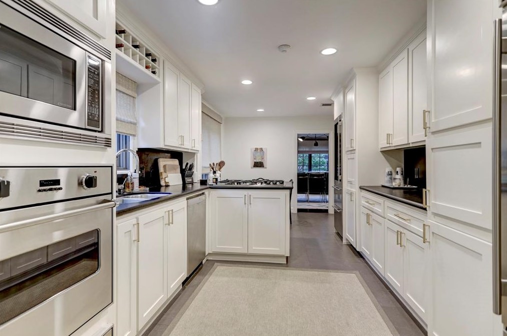 2500 Avalon Pl, Houston TX  77019-5903 exterior