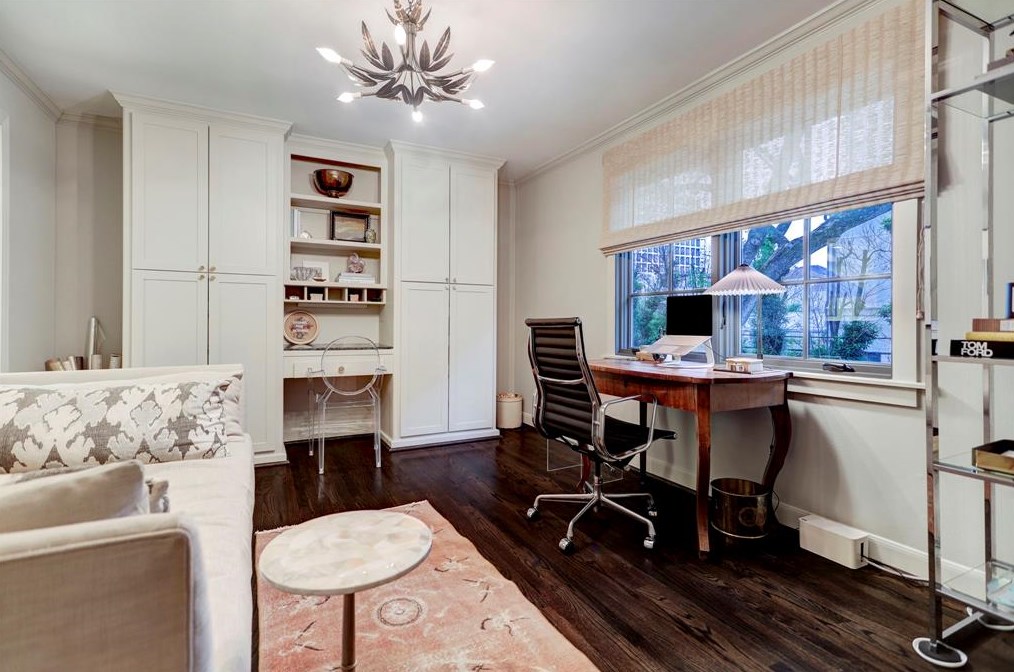 2500 Avalon Pl, Houston TX  77019-5903 exterior