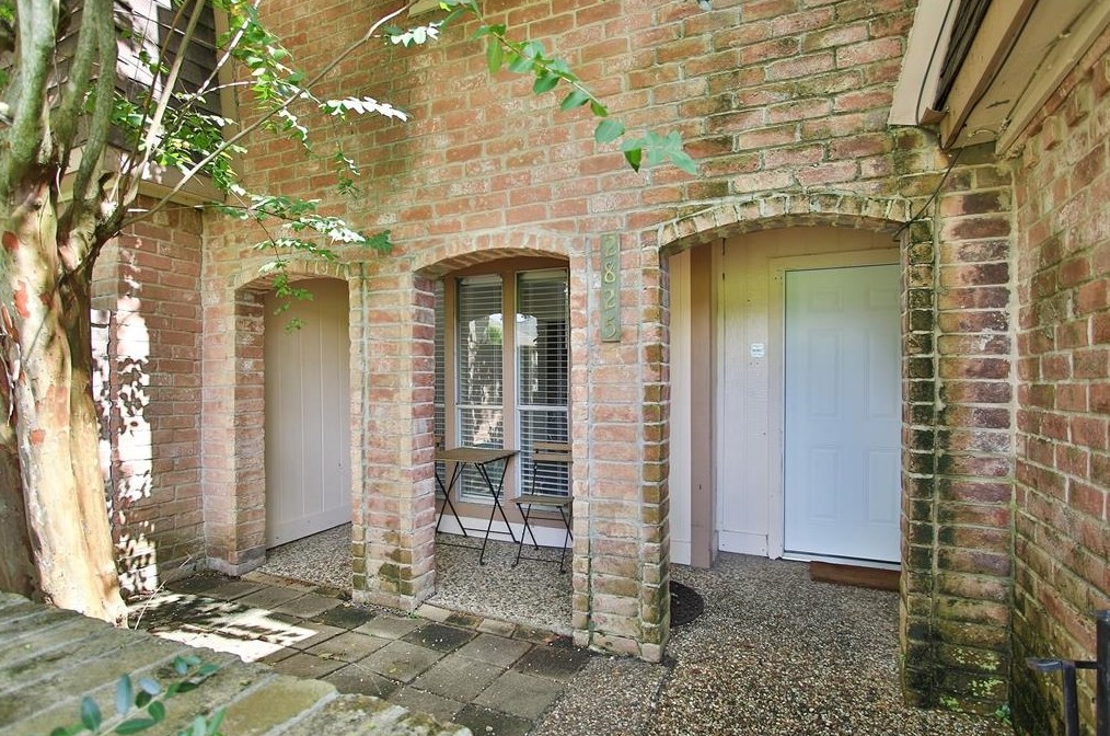 2825 Cambridge Ln, Missouri City TX  77459-2611 exterior