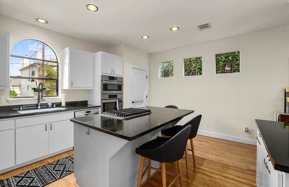 5207 Cornish St, Houston TX  77007-1943 exterior