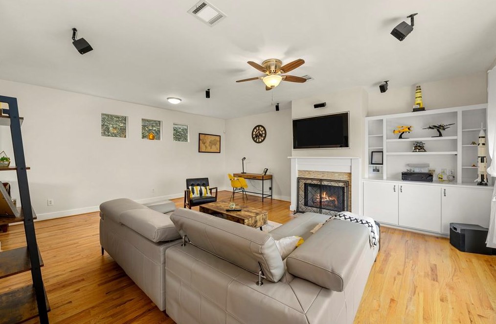 5207 Cornish St, Houston TX  77007-1943 exterior
