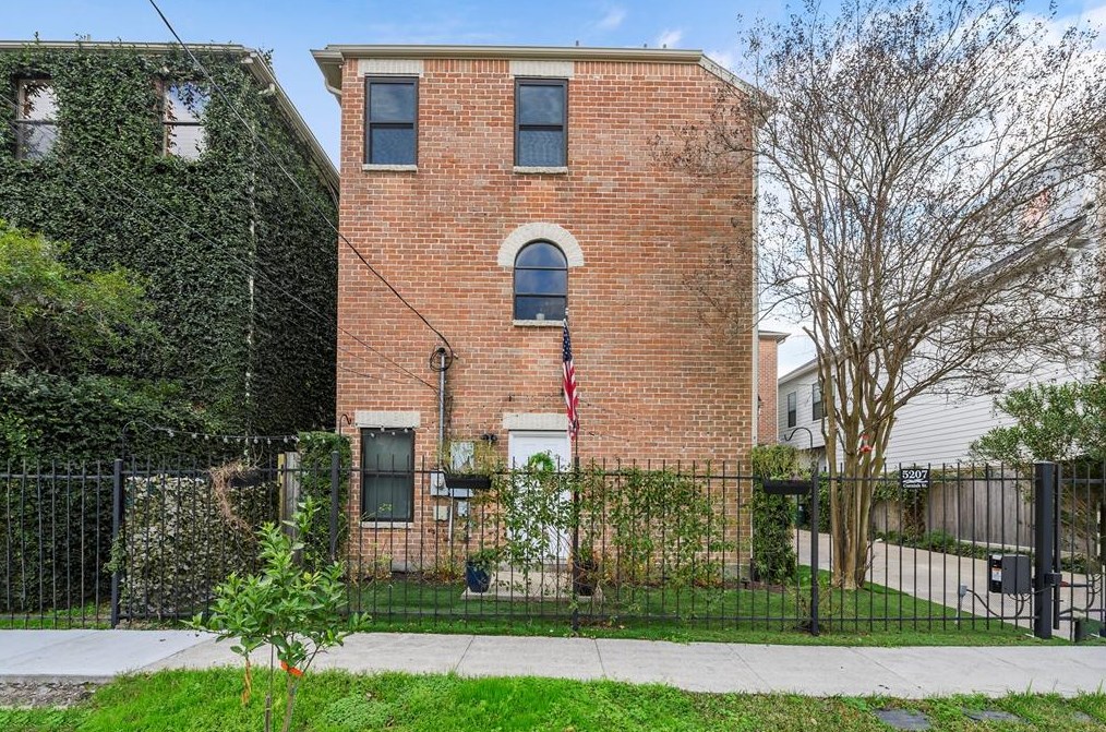 5207 Cornish St, Houston TX  77007-1943 exterior