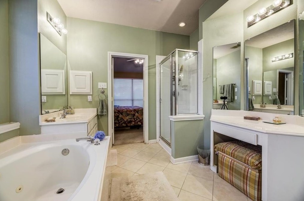 9102 Sunny Rdg Dr, Houston TX  77095-6519 exterior