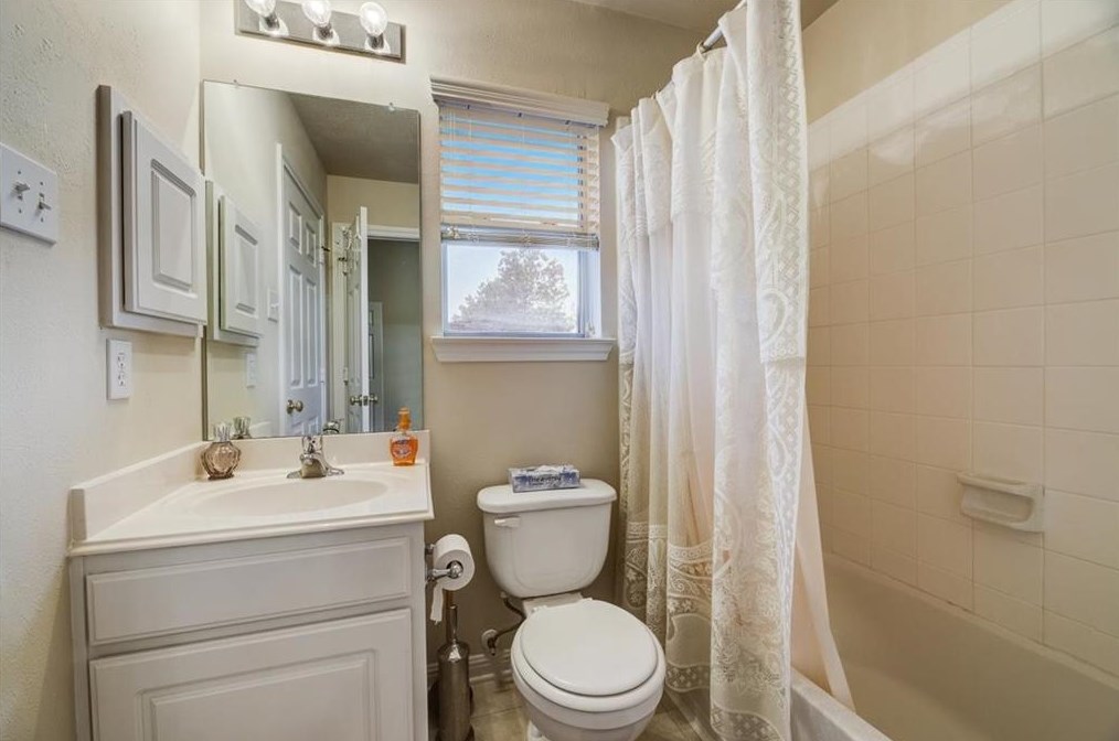 9102 Sunny Rdg Dr, Houston TX  77095-6519 exterior