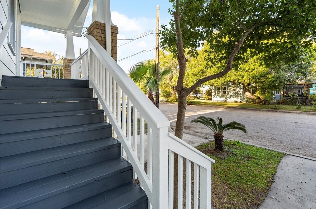 1805 54 St, Galveston TX 77551-5122 exterior