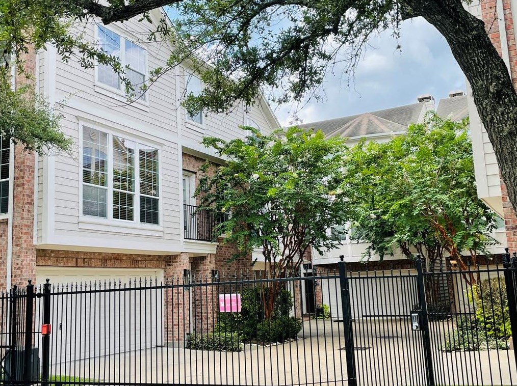 1917 Calumet St, Houston TX  77004-7267 exterior