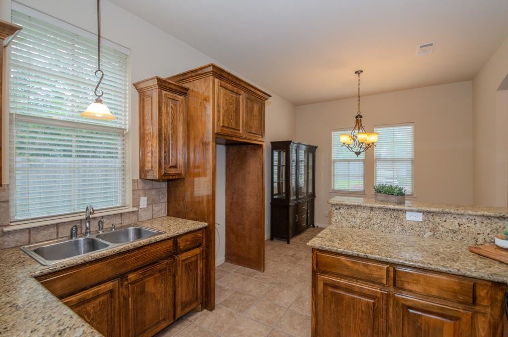 543 Harbor Oaks Dr, Beaumont TX  77706-5353 exterior