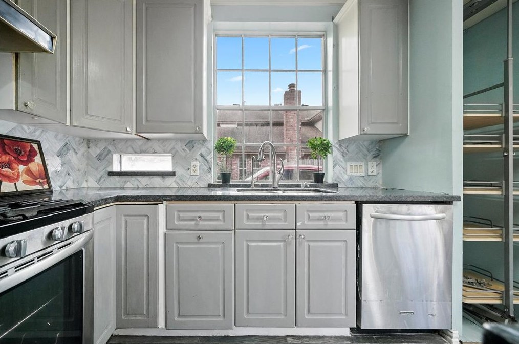 14710 San Luis Rey Dr, Houston TX  77083-4515 exterior
