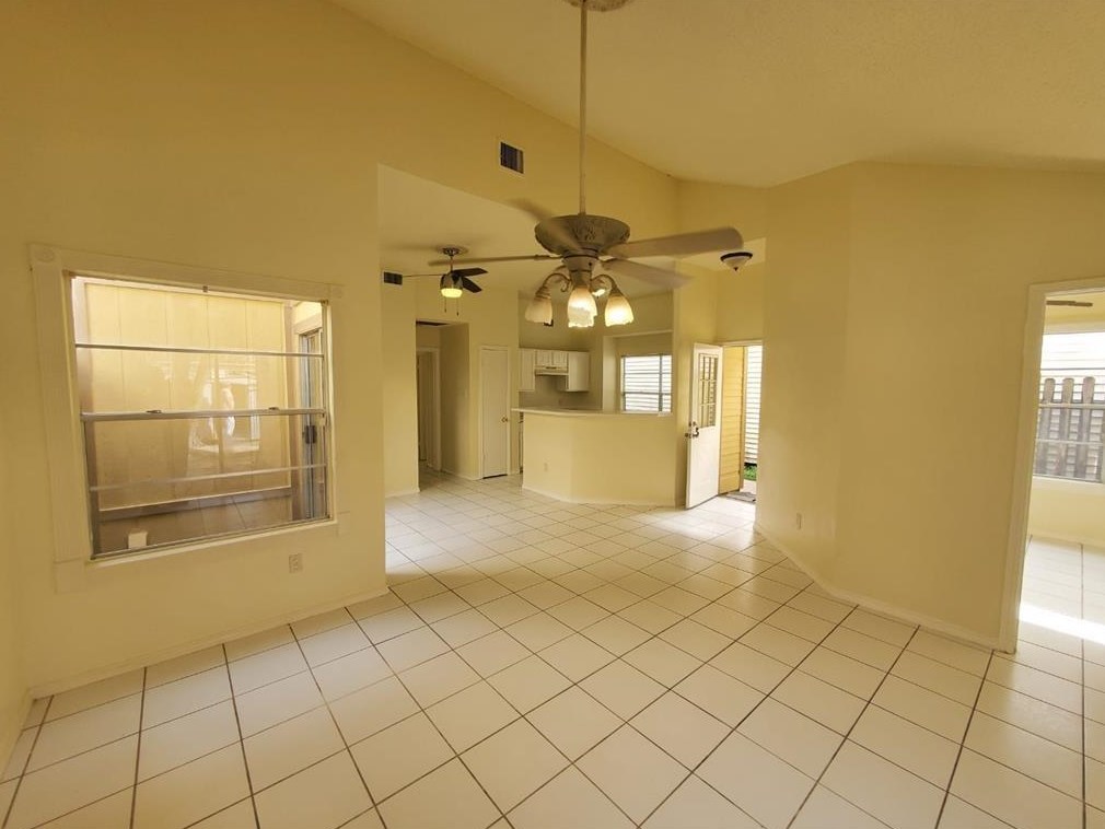 11519 Springshire Dr, Houston TX  77066-4754 exterior