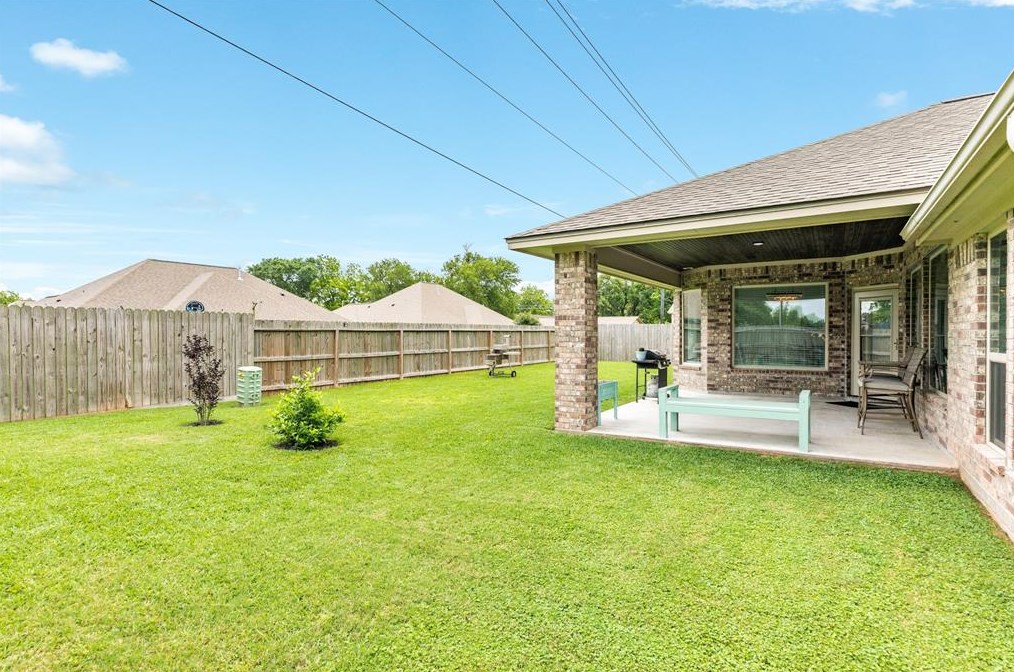 101 Poppy St, Richwood TX  77566 exterior