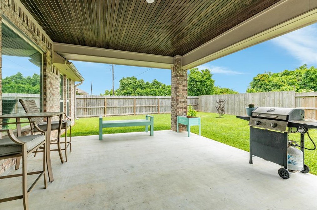 101 Poppy St, Richwood TX  77566 exterior