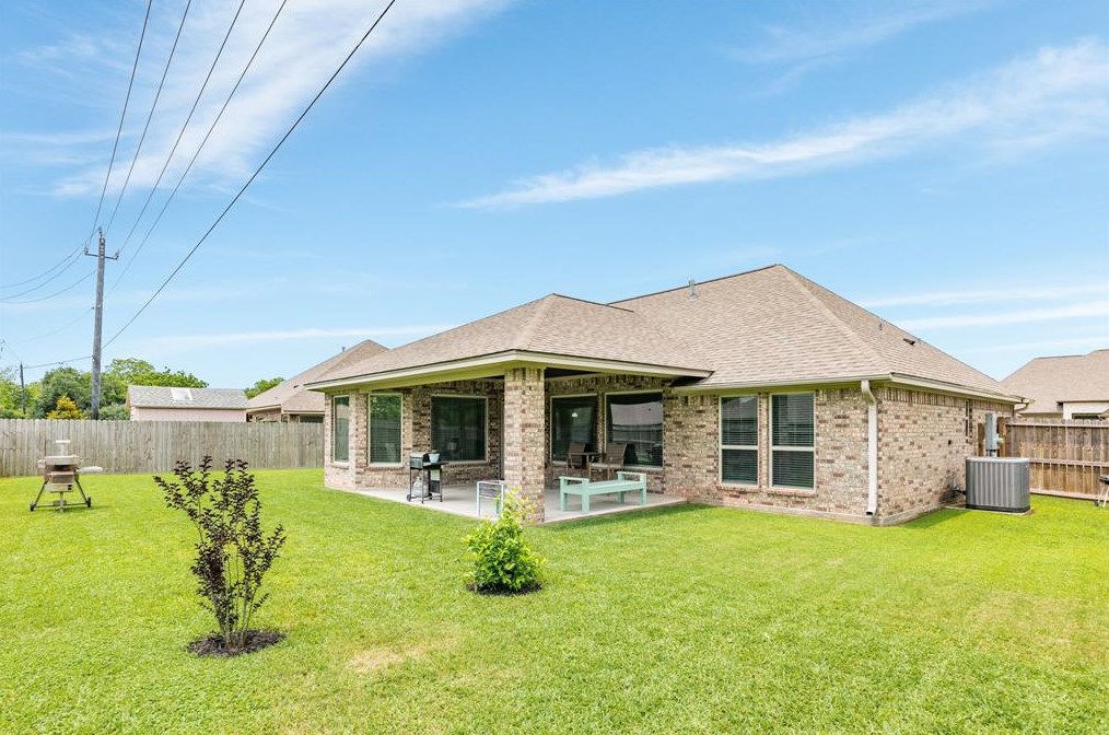 101 Poppy St, Richwood TX  77566 exterior