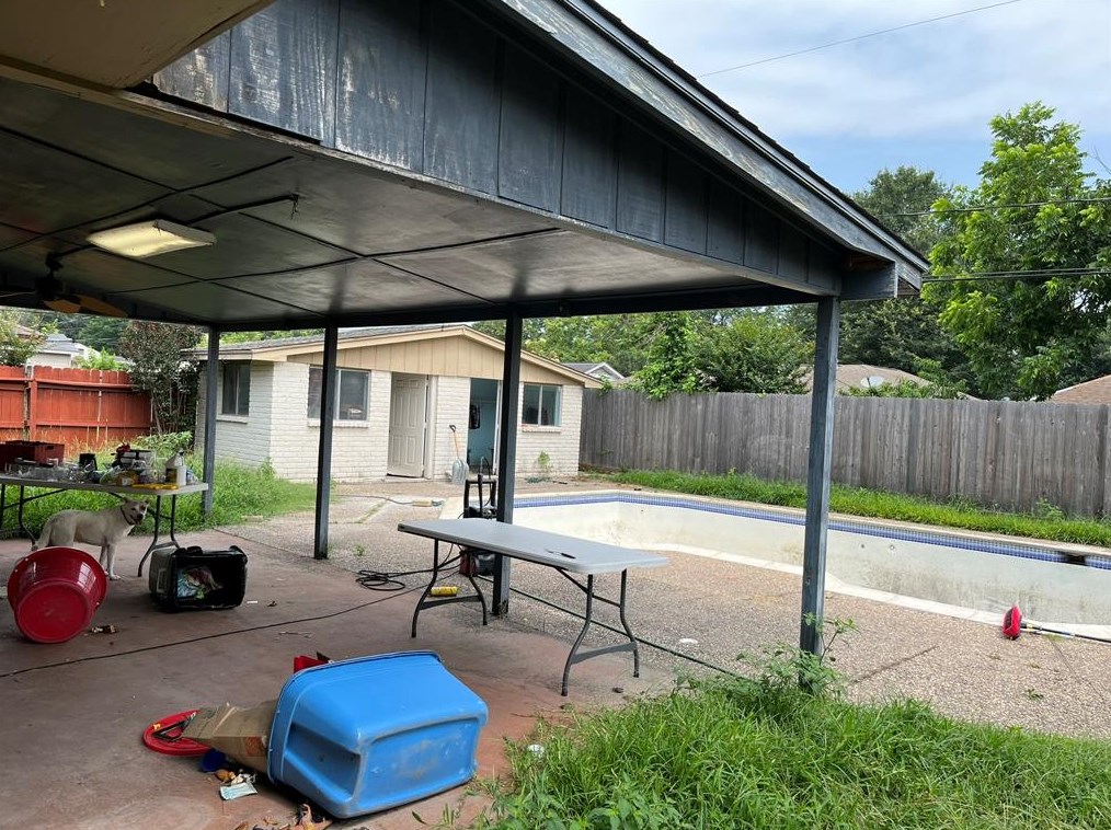 526 Hidden Vly Dr, Houston TX  77037-2011 exterior