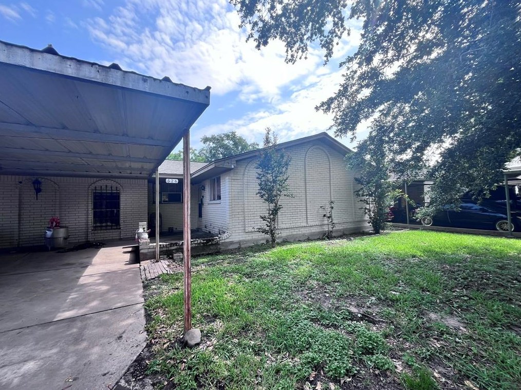 526 Hidden Vly Dr, Houston TX  77037-2011 exterior