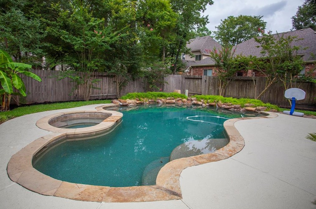 58 Bluff Creek Cir, Spring TX  77382-5775 exterior